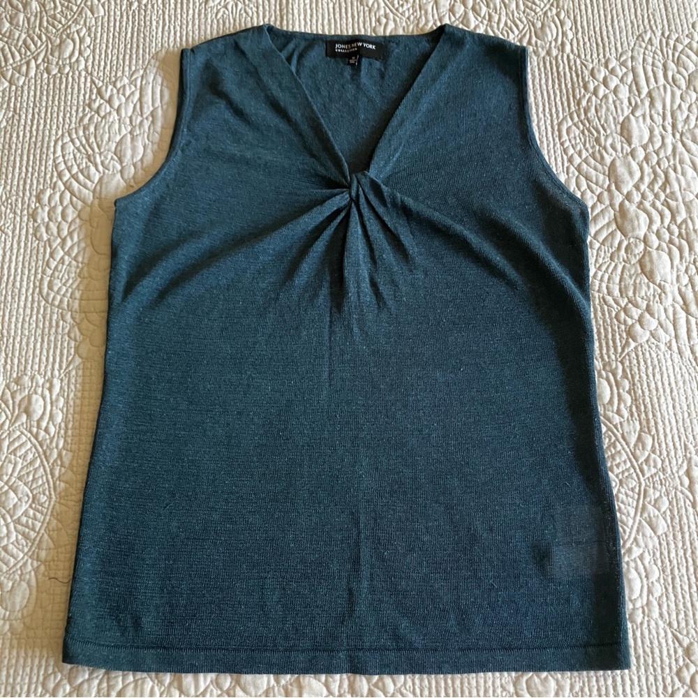 Like New Jones New York Collection linen teal sleeveless top w/front twist